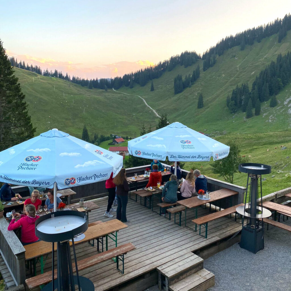 Firstalm Terrasse mit Bergpanorama